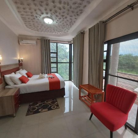 Top Stay Inn Kasane Bagian luar foto