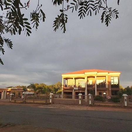 Top Stay Inn Kasane Bagian luar foto
