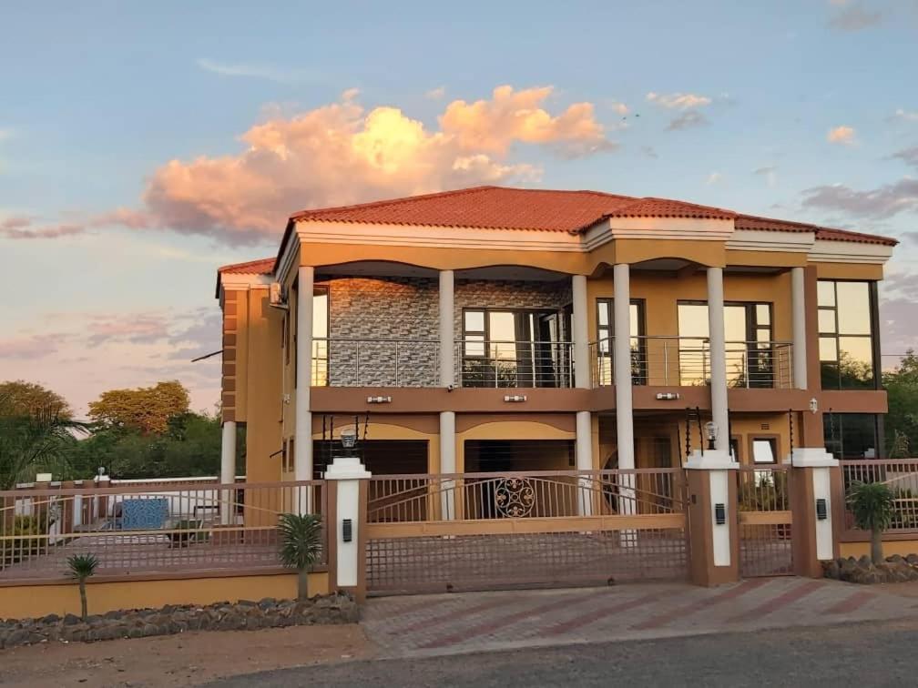 Top Stay Inn Kasane Bagian luar foto