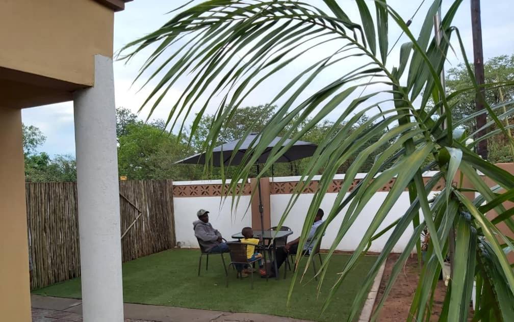 Top Stay Inn Kasane Bagian luar foto