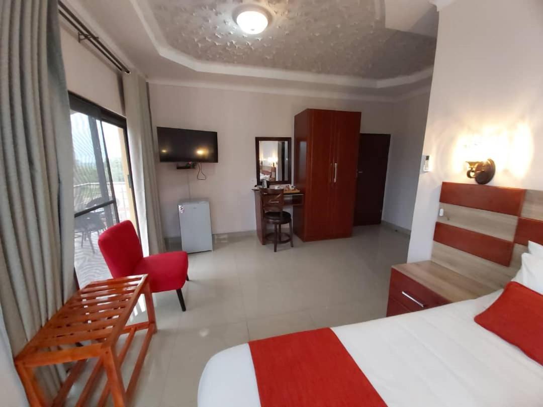 Top Stay Inn Kasane Bagian luar foto