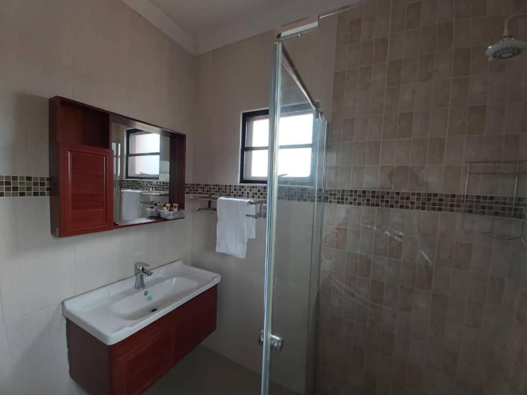 Top Stay Inn Kasane Bagian luar foto