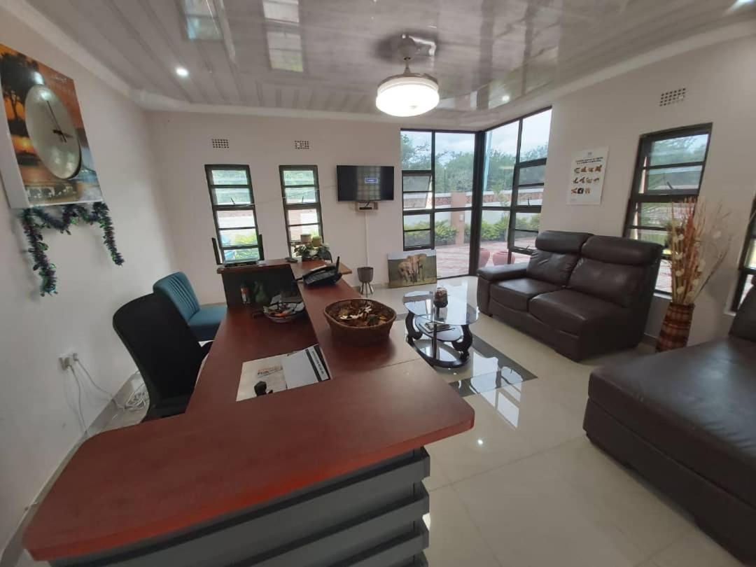 Top Stay Inn Kasane Bagian luar foto