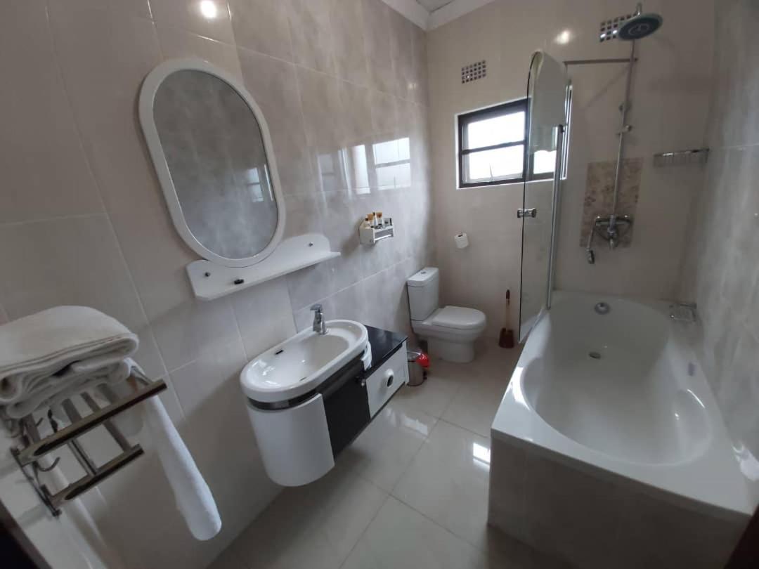 Top Stay Inn Kasane Bagian luar foto
