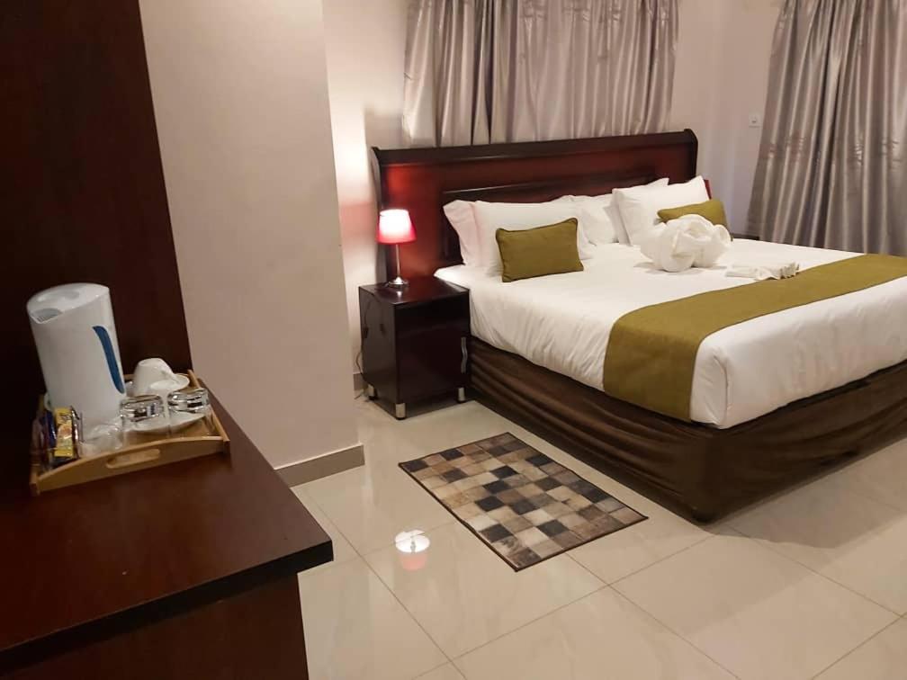 Top Stay Inn Kasane Bagian luar foto