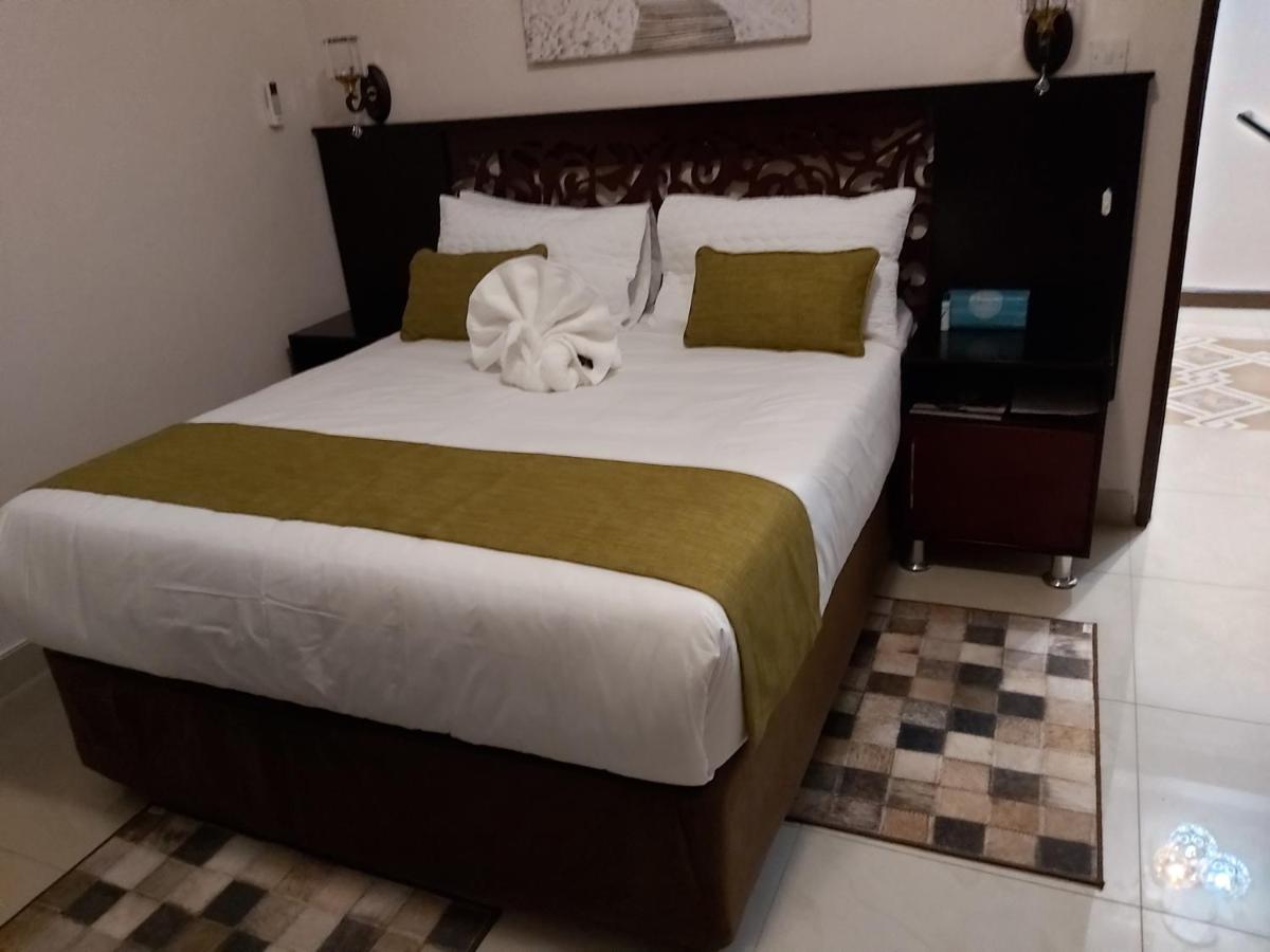 Top Stay Inn Kasane Bagian luar foto