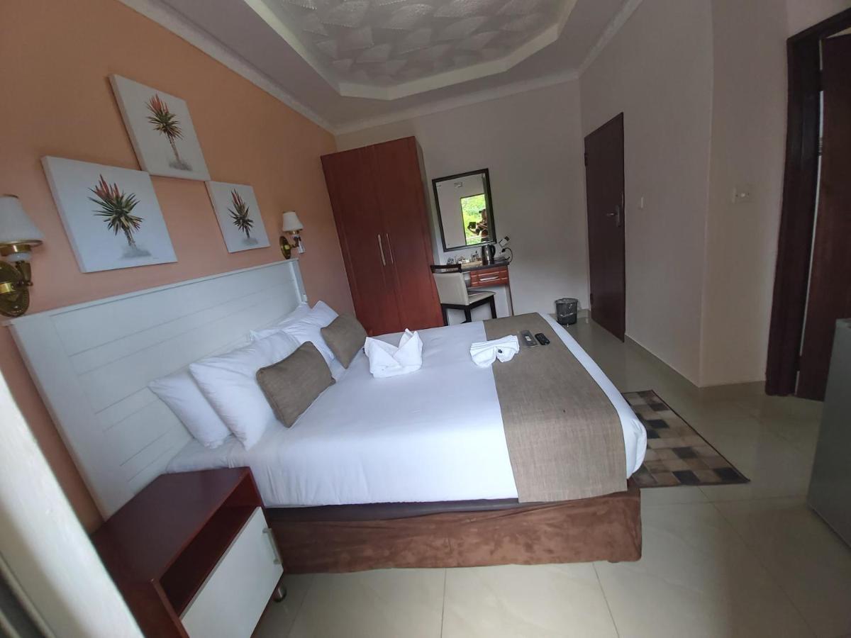 Top Stay Inn Kasane Bagian luar foto