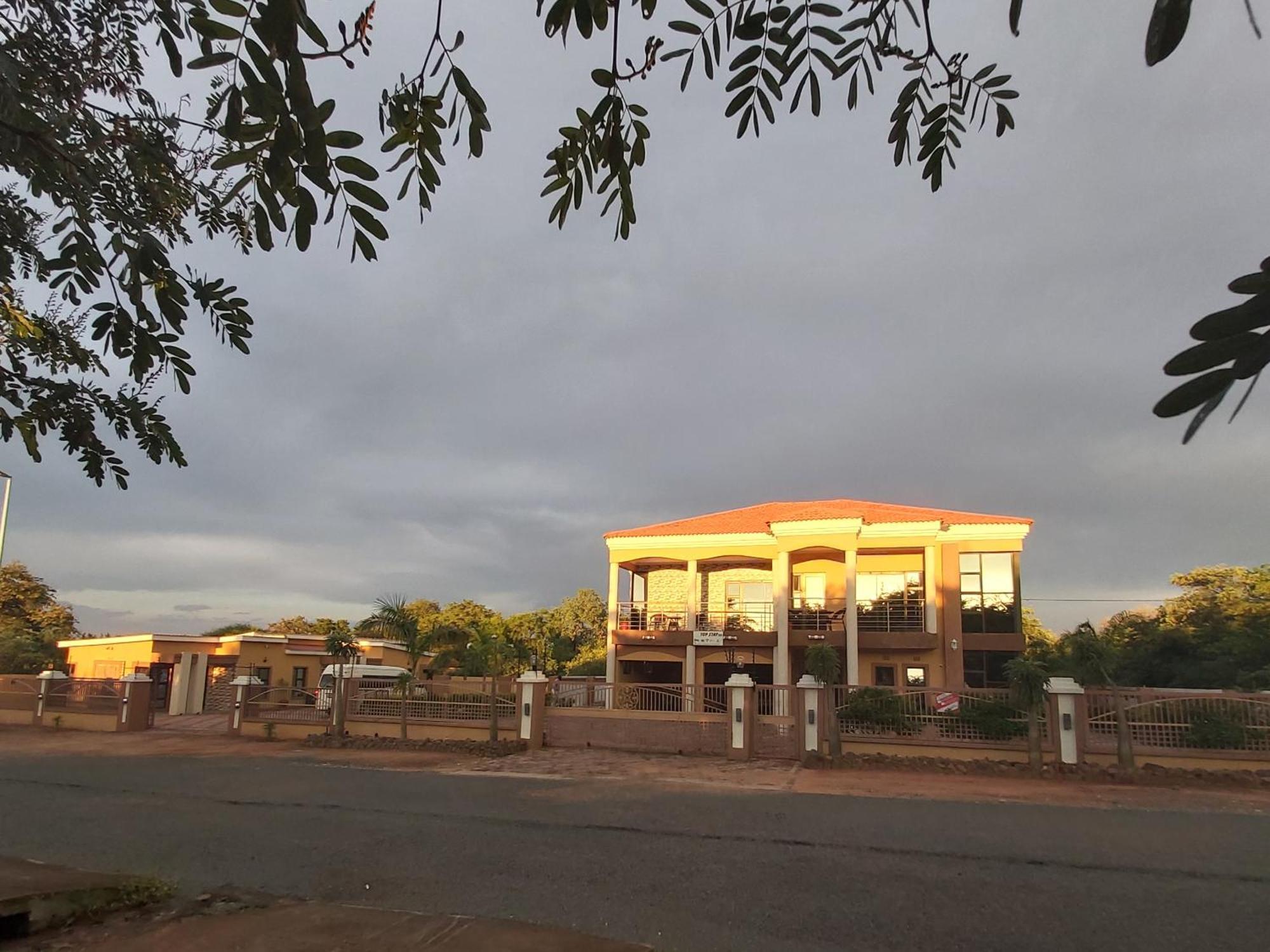 Top Stay Inn Kasane Bagian luar foto